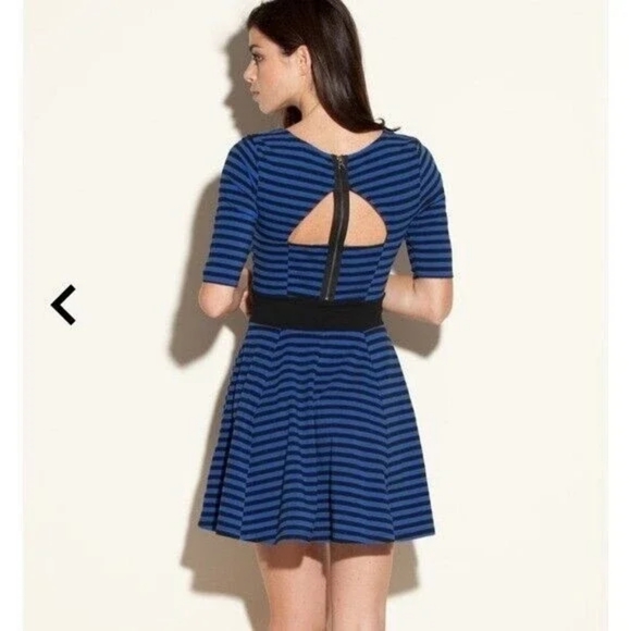 Striped Guess Dress - Picture 2 of 6